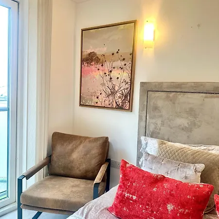 Luxury Apartment In Canary Wharf-3