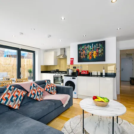 2 Bedroom, 2 Bathroom Apartment With Roof Terrace In Hoxton Shoreditch-2
