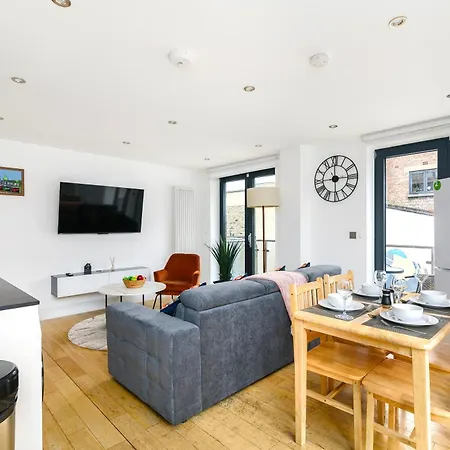 2 Bedroom, 2 Bathroom Apartment With Roof Terrace In Hoxton Shoreditch-3