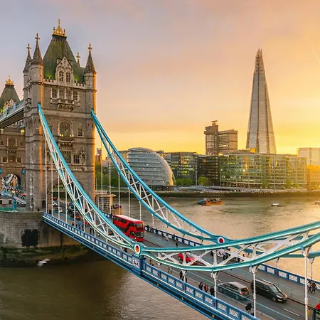 Luxury 3-Br Near Tower Bridge Family & Business Ready-3