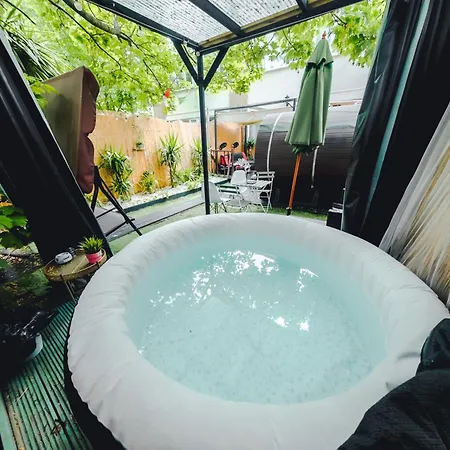 Tranquilhaus! 3Br Retreat With Spa Saunas, Hot Tub & Garden Cinema-2