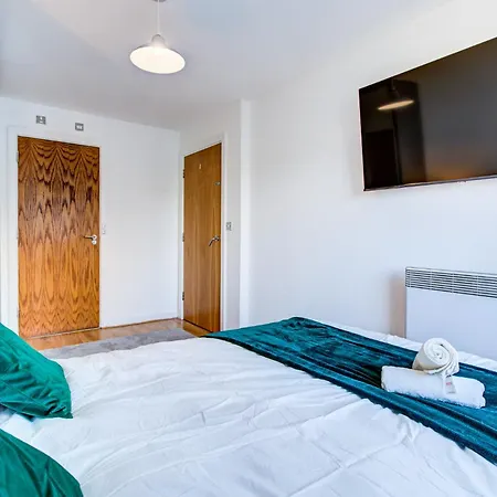 Luxury Apartment In Stratford-3