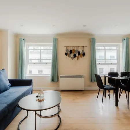 Comfy Apartments In Queensway-2