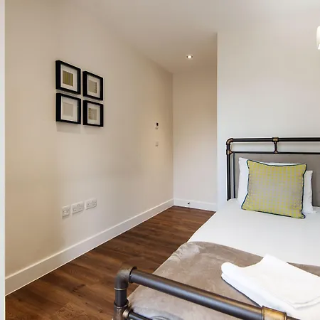 Twyne House Apartments-3