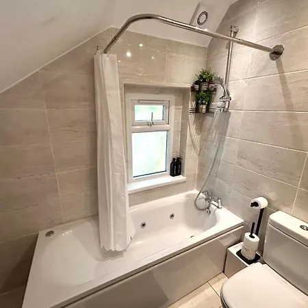 Cosy 3 Bedroom Flat, Hackney Central-3
