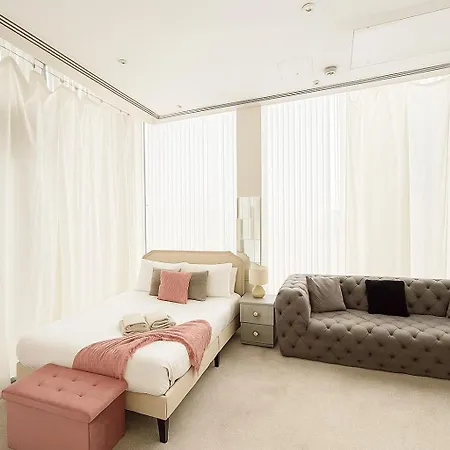 Stylish Penthouse Apartment 1 Min Walk To Excel London-2