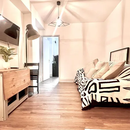 2 Bed Central City Zone 1 Close To All Attractions 1Min Walk To Tube-2