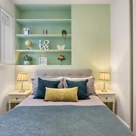 Bright & Modern 2-Bed Notting Hill Apartment-3