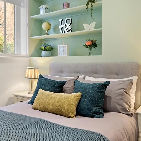 Bright & Modern 2-Bed Notting Hill Apartment-2