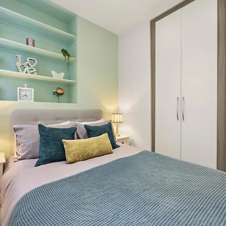 Bright & Modern 2-Bed Notting Hill Apartment-2