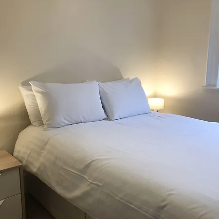 Stylish Maisonette And Studio In Victoria-2