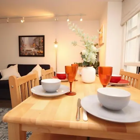 Superb Flat Near Victoria Station-3