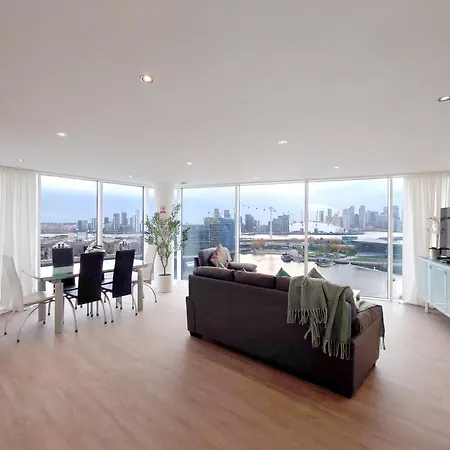 Deluxe Two Bed Apartment With River & City View-3