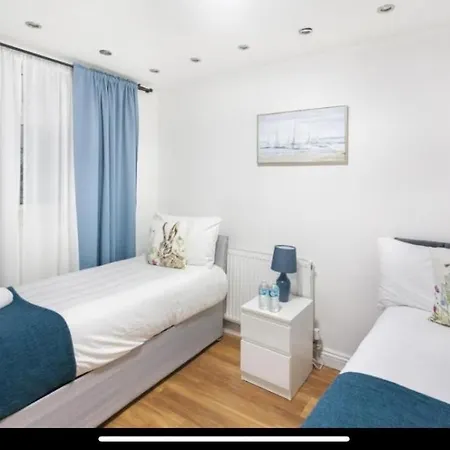 Kings Cross Apartment-2