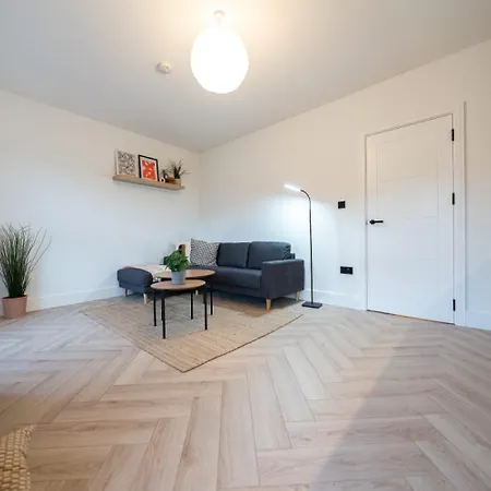 The Battersea Place - Charming 4Bdr Flat-3