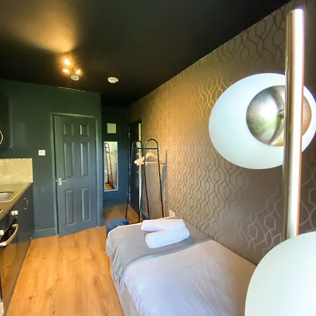 Holland Rd Studios Close To Olympia London-3