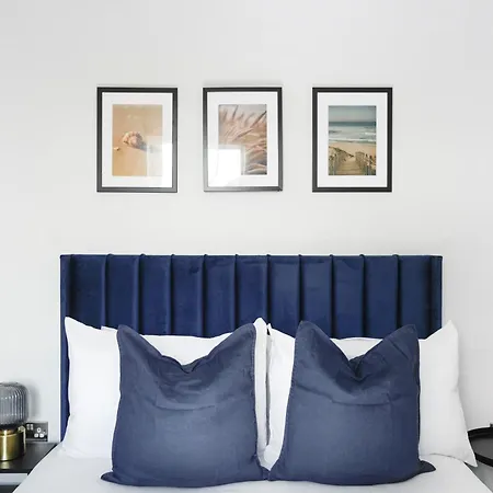 Premium Luxe Spacious 3 Bedroom Apartment West London Perfect For Families And Conctrators-2