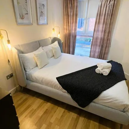 Central London Flat Ideal For Shopping And Big Ben-3