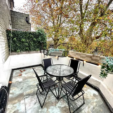 Chic 1-Bed Flat With Terrace In Notting Hill W10-3