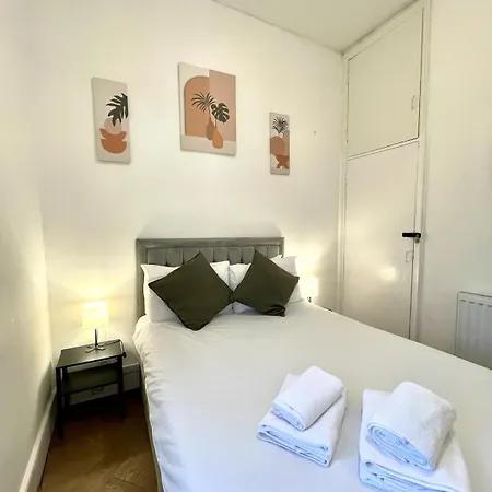 Chic 1-Bed Flat With Terrace In Notting Hill W10-2