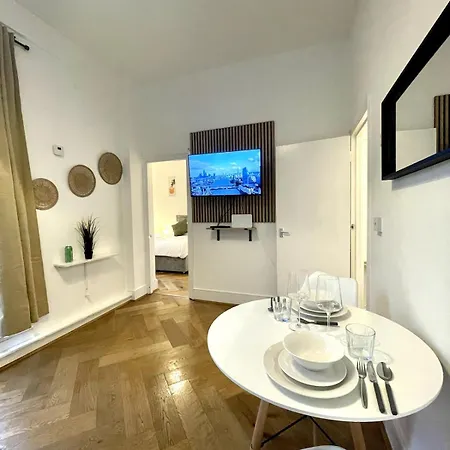 Chic 1-Bed Flat With Terrace In Notting Hill W10-2