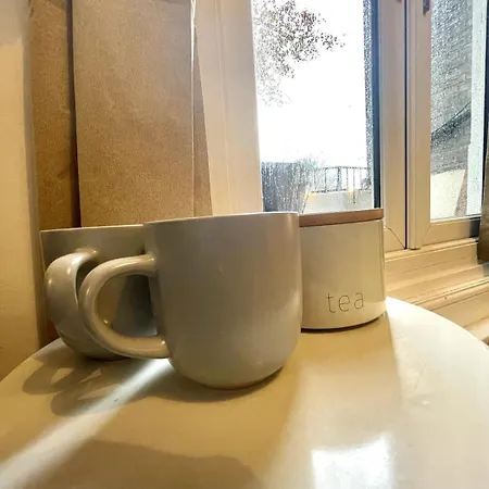 Chic 1-Bed Flat With Terrace In Notting Hill W10-3
