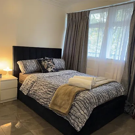 Beautiful Apartment In Camden-3