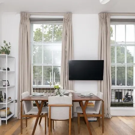 Light Filled Studio With View Of Regents Park-2