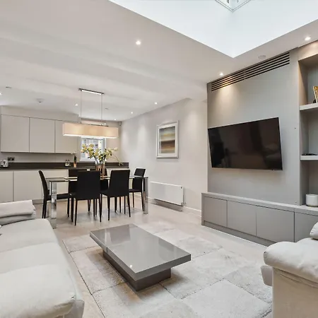 Buckingham Palace Residences By Aeria Apartments-2