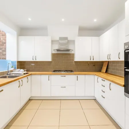 Maison Hammoud, Luxury Rooms In Wembley-3