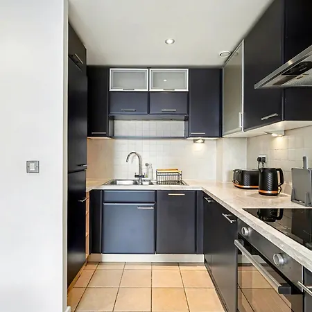 Baltic Apartment In Docklands Near O2 & Canary Wharf-3