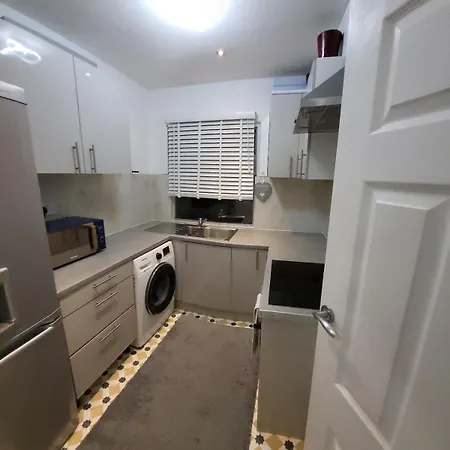 Cosy 1St Floor Flat North London-3