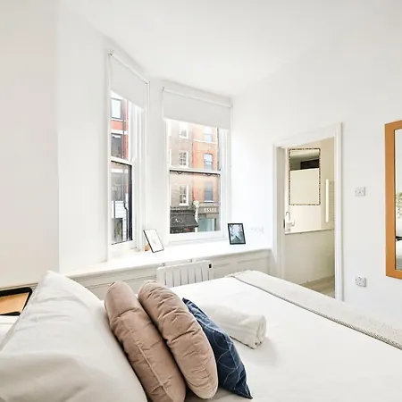 Central Fitzrovia 2-Bed Apartments-3