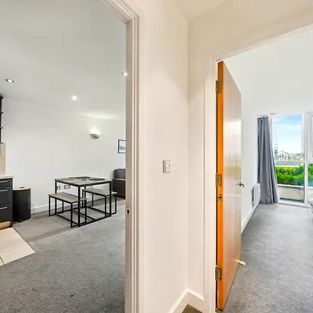Baltic Apartment In Docklands Near O2 & Canary Wharf-2