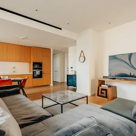 Luxury 3 Bed 3 Bath Apartment In Central London-2