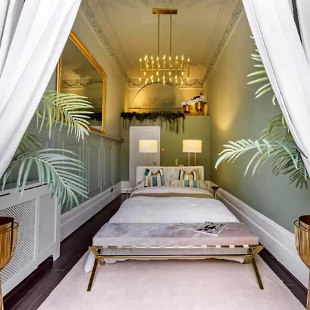 Stunning Hyde Park Home With Private Balcony & Lift Elevator Access-2