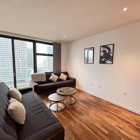 Penthouse Canary Wharf - Free Wifi-3