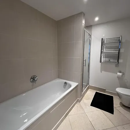 Penthouse Canary Wharf - Free Wifi-3