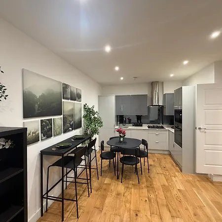 London City Apartment - Abba Voyage-3