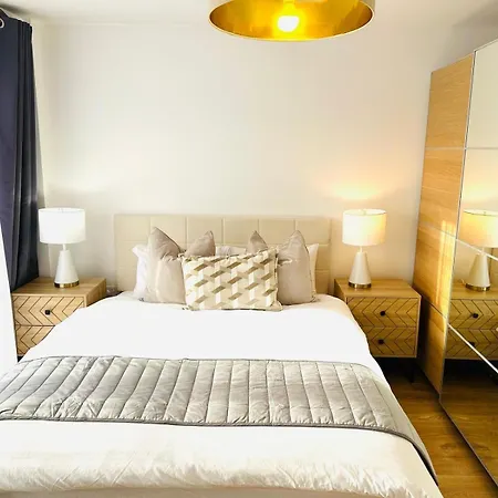 Westferry Deluxe Apartment 3-2
