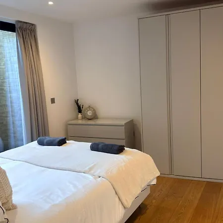Modern & Luxurious 2-Bed By Abba, O2 & Canary Wharf-2