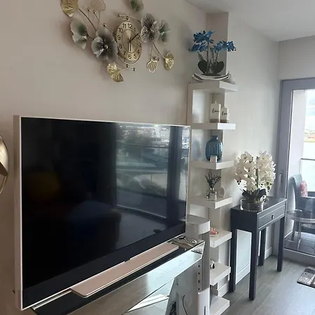 Stylish & Spacious 2Br 2Ba, 02 Greenwich-2