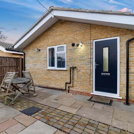 2 Bedroom House,Brownhillrd Se6-2