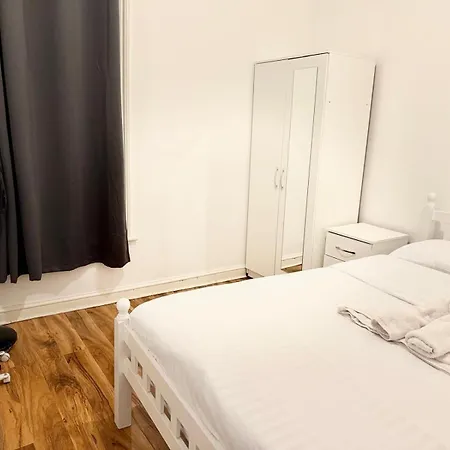 Rayan'S Lodge Stratford London By Oyo-3
