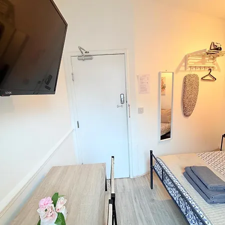 Wandsworth Guest Rooms 64-3