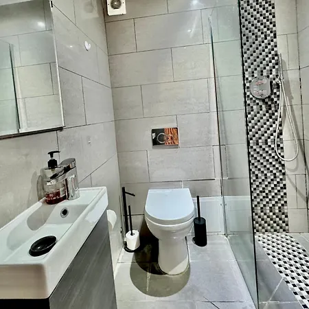 Spacious Rooms 21-2