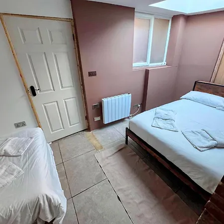4Bedrooms House Sleeps14 Garden&Parking Ably Stays-3