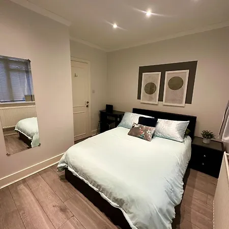 Central 1Bedroom Apartment, Connected Via Underground, Overground And Many Bus Routes-3
