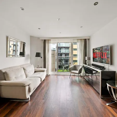 Sg, Charming Chelsea Balcony Suite-3