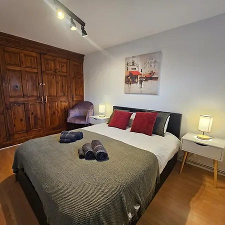 Bright Battersea Apartment, Free Parking Near Chelsea-3